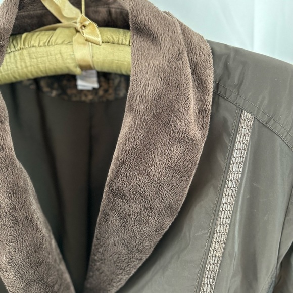 Chico’s Faux Fur collar & cuffs 3 button jacket in Chocolate Brown size Large - Picture 5 of 12